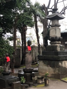 Saisho-ji had very few statues