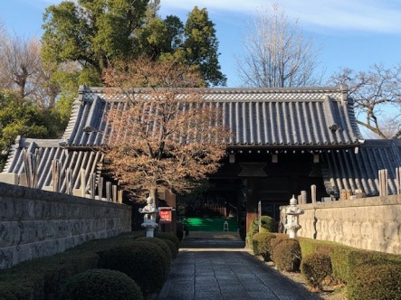 The main gate, erected during the Edo Period.